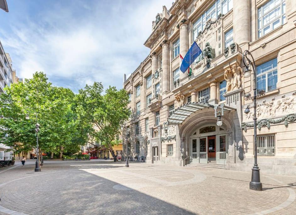 Liszt Ferenc Square Panorama Apt Budapest Eksteriør billede